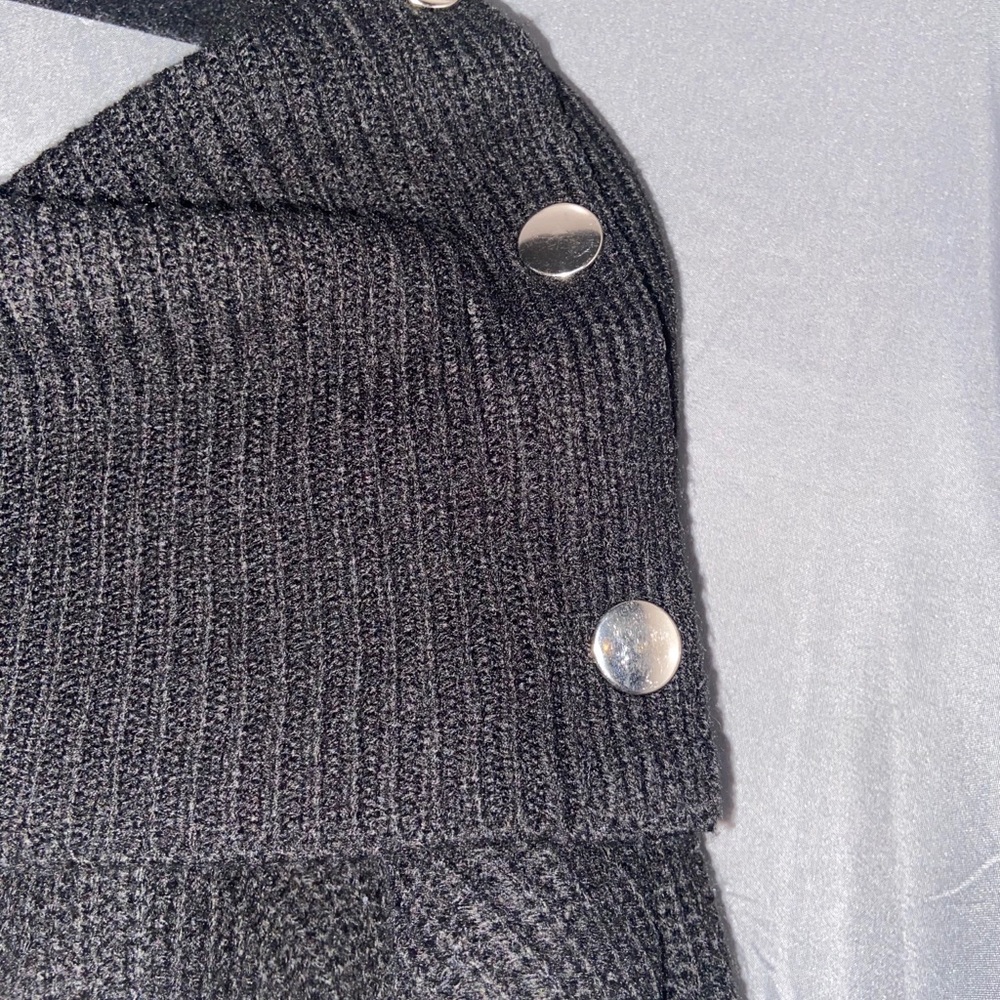 Sweaters - Picture 3 of 7